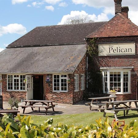 The Pelican Inn 프록스필드 외부 사진